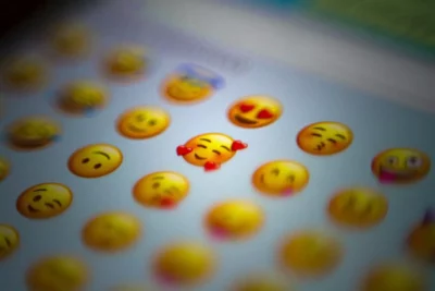 10 najbardziej kuszących emoji, które musisz znać