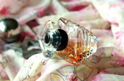 Feromony w perfumach – jak to działa?